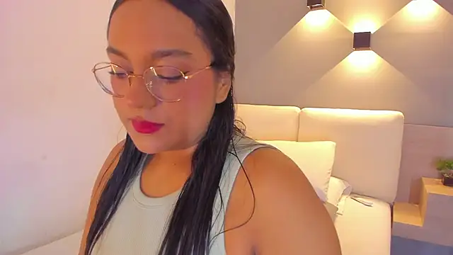 Snapshot of ellamontoya chatting on 13, 10, 2025 ellamontoya online show from 13, 10, 2025