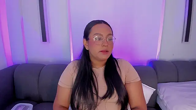 Snapshot of ellamontoya chatting on 10, 11, 2025 ellamontoya online show from 10, 11, 2025