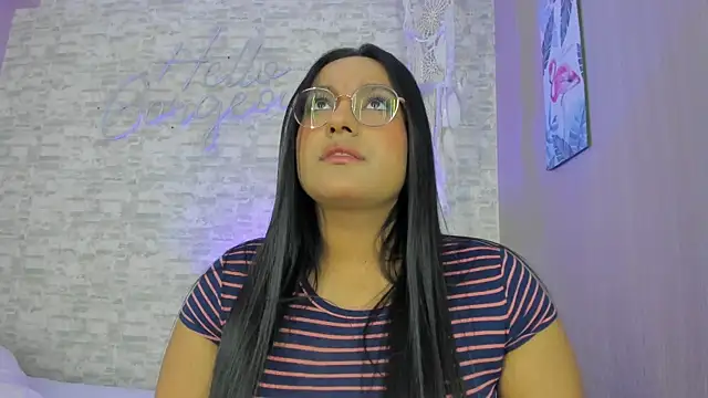 Snapshot of ellamontoya chatting on 21, 3, 2025 ellamontoya online show from 21, 3, 2025