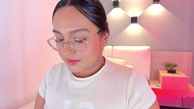 Snapshot of ellamontoya chatting on 11, 9, 2025 ellamontoya online show from 11, 9, 2025