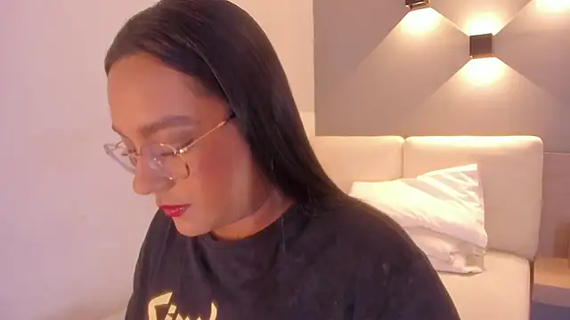 Snapshot of ellamontoya chatting on 24, 9, 2025 ellamontoya online show from 24, 9, 2025