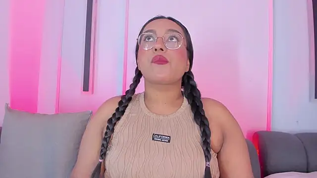 Snapshot of ellamontoya chatting on 15, 11, 2025 ellamontoya online show from 15, 11, 2025