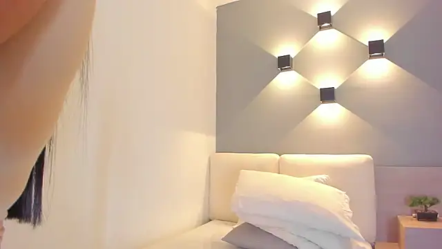 Snapshot of ellamontoya chatting on 8, 10, 2025 ellamontoya online show from 8, 10, 2025