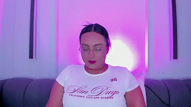 Snapshot of ellamontoya chatting on 22, 11, 2025 ellamontoya online show from 22, 11, 2025