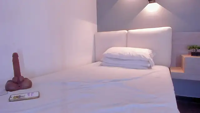 Snapshot of ellamontoya chatting on 23, 9, 2025 ellamontoya online show from 23, 9, 2025