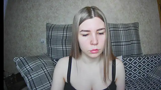 Snapshot of ElllaNuar chatting on 13, 3, 2025 ElllaNuar online show from 13, 3, 2025