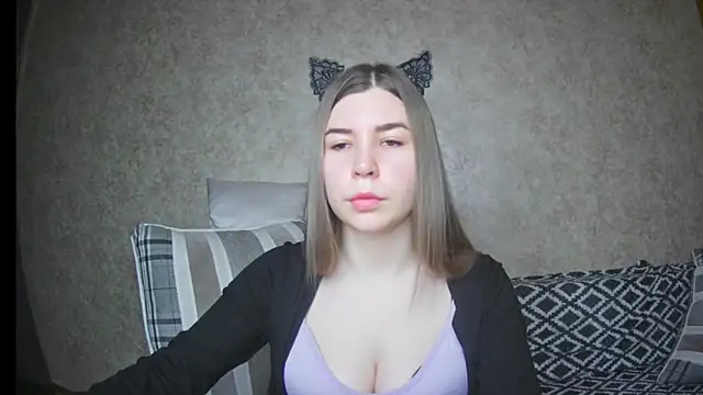 Snapshot of ElllaNuar chatting on 3, 2, 2025 ElllaNuar online show from 3, 2, 2025