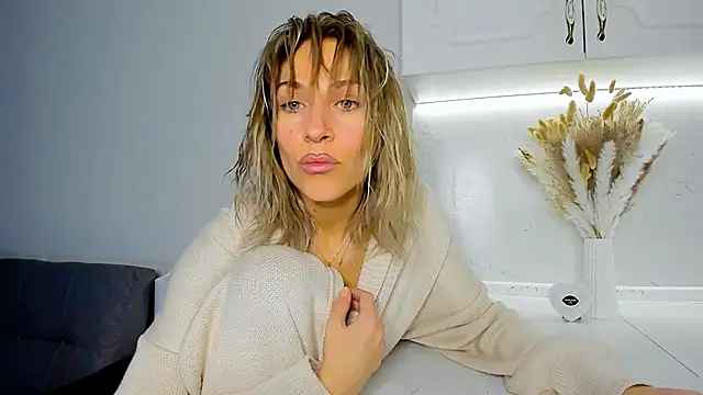 Snapshot of Mona_Cruz chatting on 20, 2, 2025 Mona Cruz online show from 20, 2, 2025