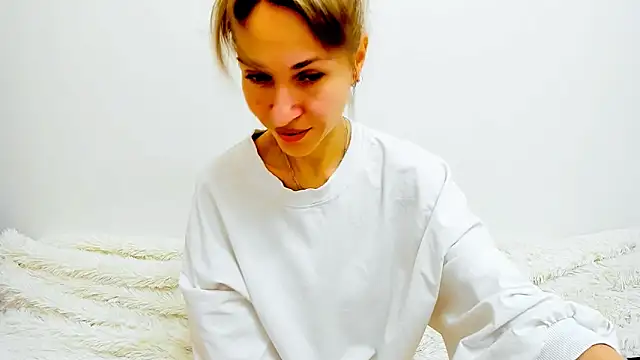 Snapshot of Mona_Cruz chatting on 6, 3, 2025 Mona Cruz online show from 6, 3, 2025