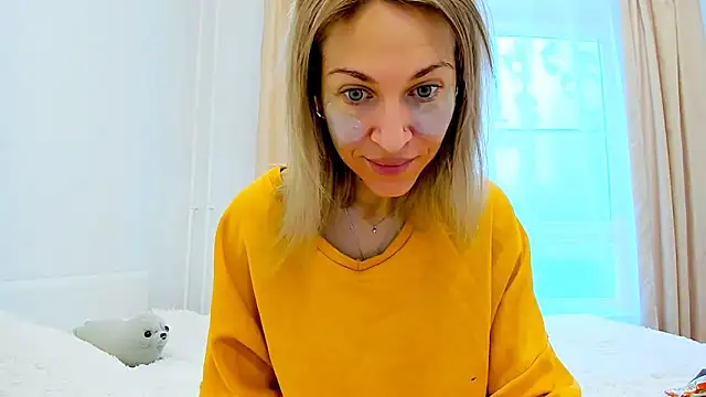 Snapshot of Mona_Cruz chatting on 3, 3, 2025 Mona Cruz online show from 3, 3, 2025