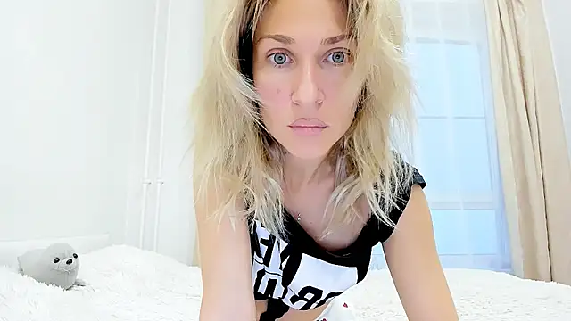 Snapshot of Mona_Cruz chatting on 19, 10, 2025 Mona Cruz online show from 19, 10, 2025