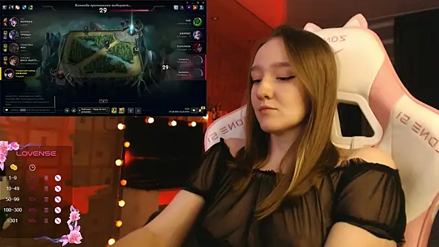 Snapshot of MoonlishSiren chatting on 24, 10, 2025 MoonlishSiren online show from 24, 10, 2025