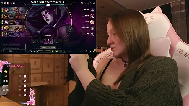 Snapshot of MoonlishSiren chatting on 12, 9, 2025 MoonlishSiren online show from 12, 9, 2025