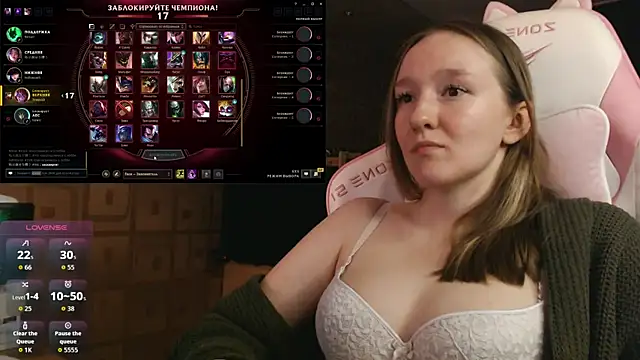 Snapshot of MoonlishSiren chatting on 11, 9, 2025 MoonlishSiren online show from 11, 9, 2025