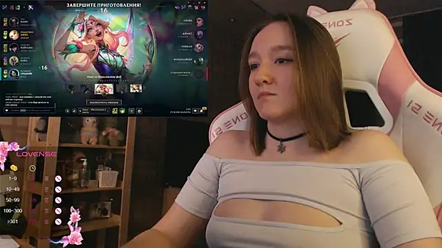 Snapshot of MoonlishSiren chatting on 4, 11, 2025 MoonlishSiren online show from 4, 11, 2025