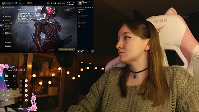 Snapshot of MoonlishSiren chatting on 29, 10, 2025 MoonlishSiren online show from 29, 10, 2025