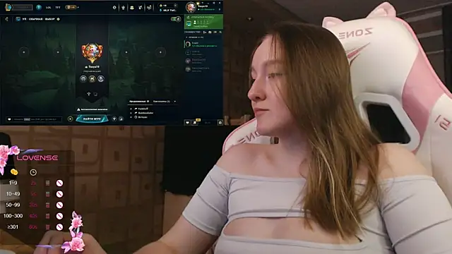 Snapshot of MoonlishSiren chatting on 11, 10, 2025 MoonlishSiren online show from 11, 10, 2025