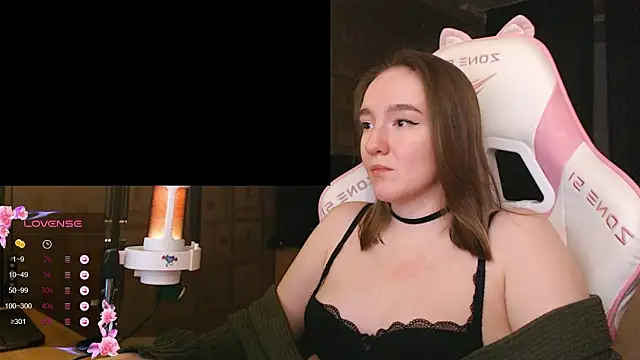 Snapshot of MoonlishSiren chatting on 4, 2, 2026 MoonlishSiren online show from 4, 2, 2026