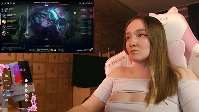 Snapshot of MoonlishSiren chatting on 20, 10, 2025 MoonlishSiren online show from 20, 10, 2025