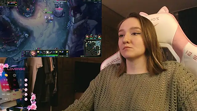 Snapshot of MoonlishSiren chatting on 17, 12, 2025 MoonlishSiren online show from 17, 12, 2025