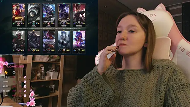 Snapshot of MoonlishSiren chatting on 9, 11, 2025 MoonlishSiren online show from 9, 11, 2025