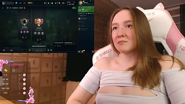 Snapshot of MoonlishSiren chatting on 3, 10, 2025 MoonlishSiren online show from 3, 10, 2025