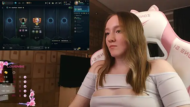 Snapshot of MoonlishSiren chatting on 12, 10, 2025 MoonlishSiren online show from 12, 10, 2025