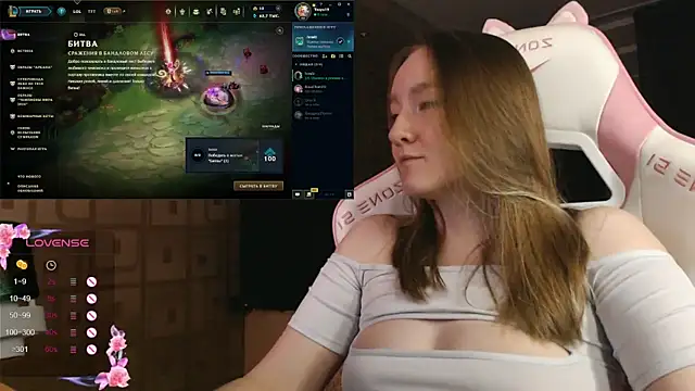 Snapshot of MoonlishSiren chatting on 4, 10, 2025 MoonlishSiren online show from 4, 10, 2025