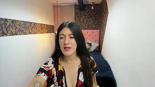 LiaCooper  online show from 15, 3, 2025