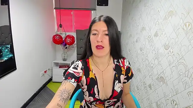 LiaCooper  online show from 5, 3, 2025