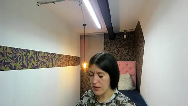 LiaCooper  online show from 6, 3, 2025