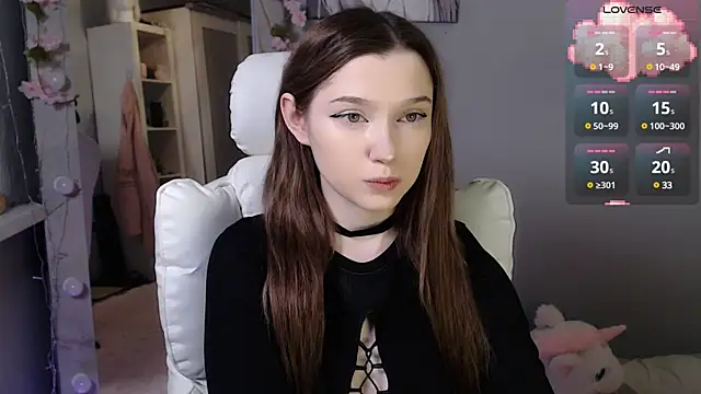 White kitty01 online show from 10, 1, 2025