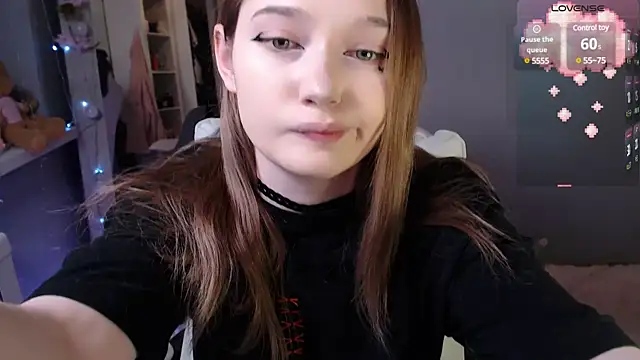 White kitty01 online show from 25, 2, 2025