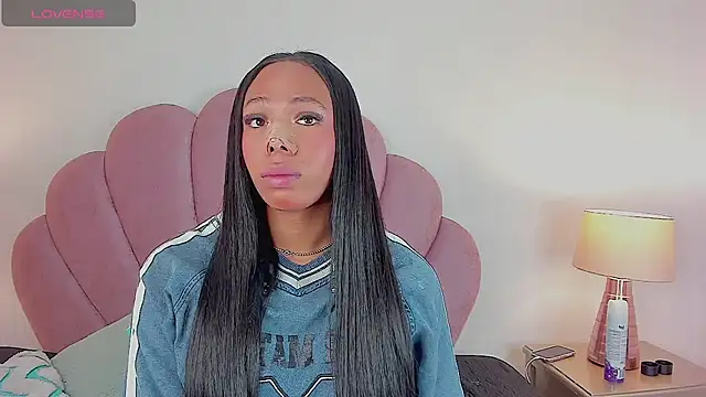 Nicole Paradise online show from 6, 10, 2025