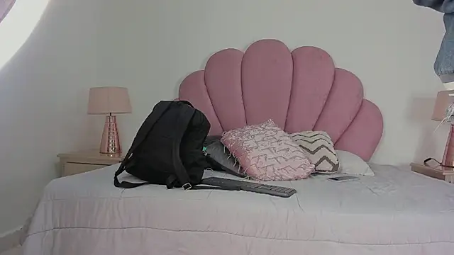 Nicole Paradise online show from 20, 11, 2025