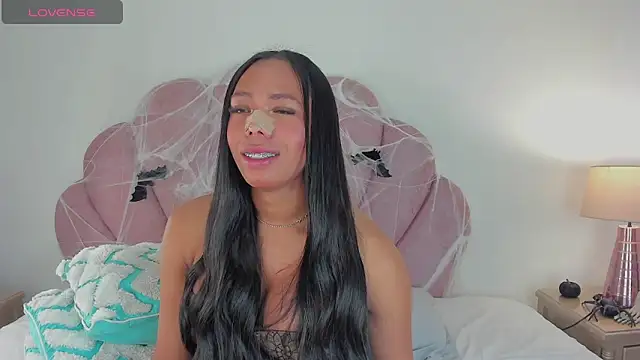 Nicole Paradise online show from 15, 10, 2025