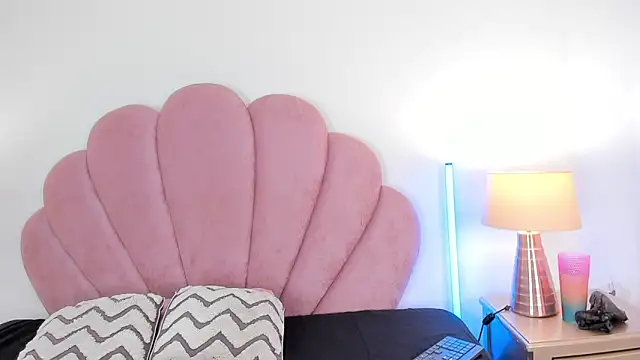 Nicole Paradise online show from 17, 1, 2026