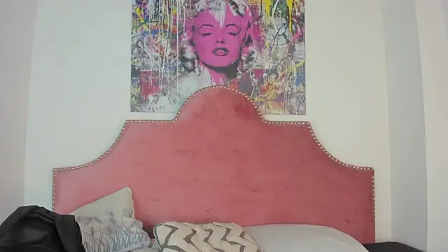 Nicole Paradise online show from 13, 11, 2025