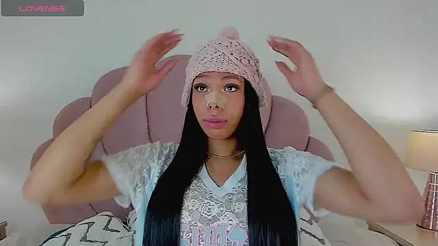 Nicole Paradise online show from 9, 10, 2025