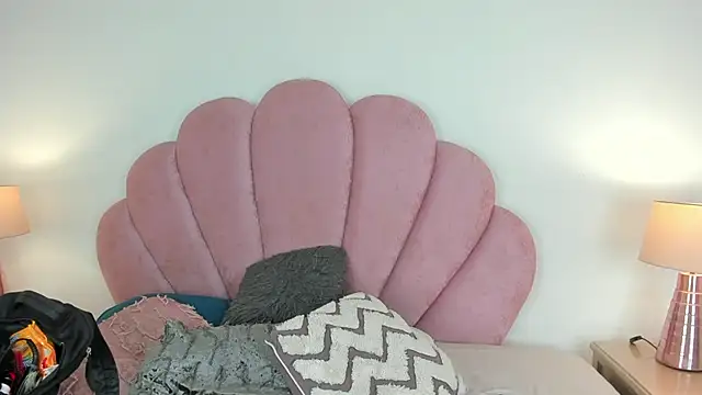 Nicole Paradise online show from 26, 11, 2025