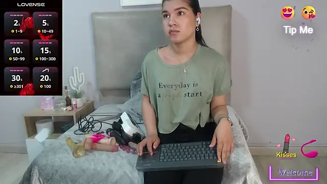 Snapshot of SophiaMeyerst chatting on 9, 7, 2026 SophiaMeyerst online show from 9, 7, 2026