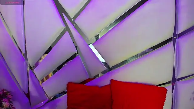 Aurora 18 online show from 14, 11, 2025