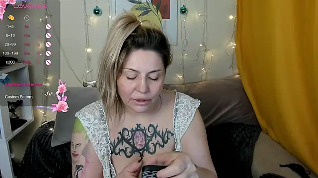 Snapshot of fucking_punishment chatting on 1, 1, 2025 fucking punishment online show from 1, 1, 2025