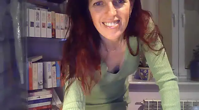 Snapshot of SophieLux82 chatting on 5, 2, 2025 SophieLux82 online show from 5, 2, 2025