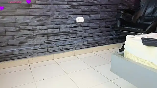 Lilith Zen online show from 17, 2, 2025