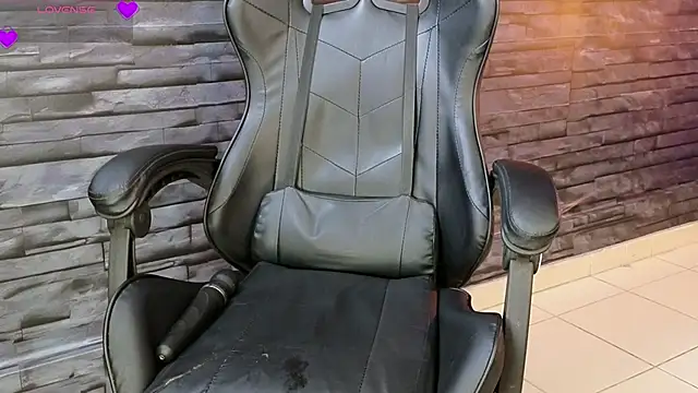 Lilith Zen online show from 6, 2, 2025