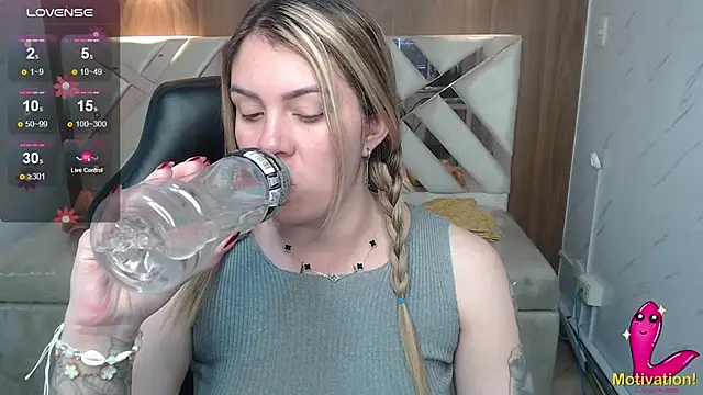 Snapshot of Paula_b_ chatting on 13, 7, 2026 Paula b online show from 13, 7, 2026