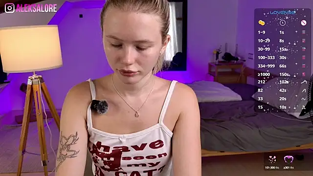 LexieLoree online show from 10, 9, 2025