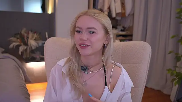 LexieLoree online show from 6, 4, 2026