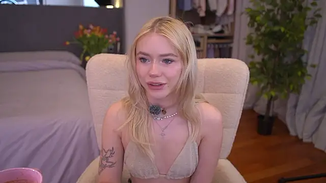 LexieLoree online show from 13, 3, 2026